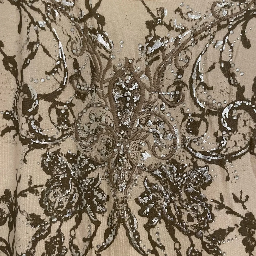 Urban Mangoz tunic style shirt from The Buckle. Size Small - Picture 4 of 5